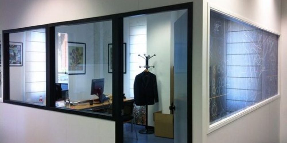 Reformas para empresas ¿Tienes una empresa y necesitas crear un despacho nuevo? ¿Tienes una empresa y necesitas reformar el baño? ¿Tienes una empresa y necesitas cambiar el parquet? Somos tu empresa de reformas Reformar un negocio puede suponer una auténtica odisea si no se tienen en cuenta unos aspectos básicos para realizar la reforma. Hay que planificar correctamente el proyecto Controlar y cerrar el presupuesto Exigir la calidad de los acabados Rodearse de los mejores profesionales. La dedicación que ésto te exigirá puede convertir un proyecto que nace con ilusión en una experiencia estresante. Sin embargo, Reformas Getron de Cornellà te garantiza la máxima satisfacción gracias a su dilatada experiencia y una larga lista de clientes satisfechos. Reformas Getron de Cornellà te ofrece variedad de  precios tanto de materiales como de servicios, además de la máxima calidad, para que puedas disfrutar contemplando cómo se lleva a cabo tu proyecto.