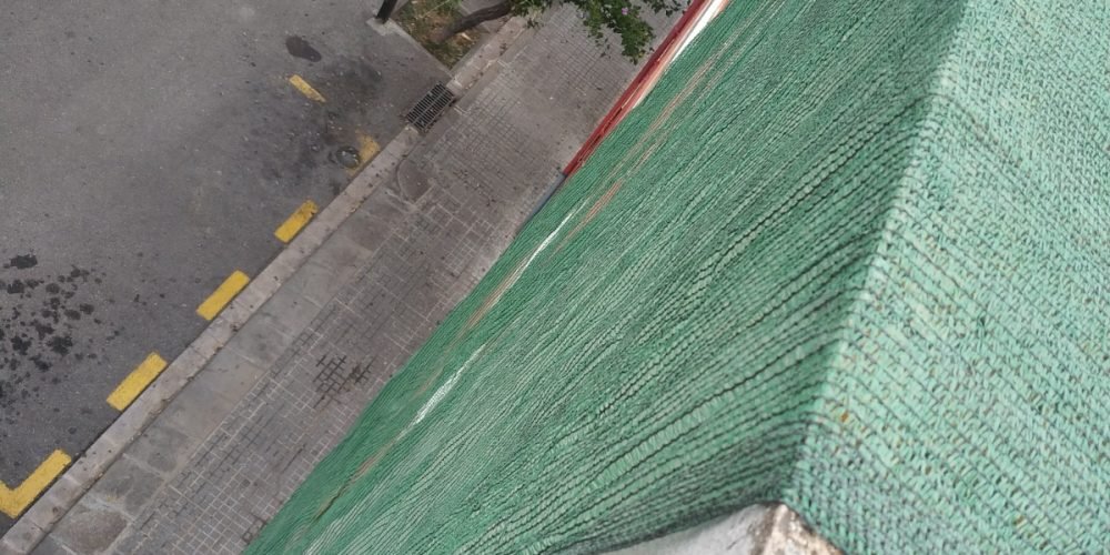 Colocación de una malla en Cornellà de Llobregat